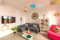 A seating area at SkySea Holidays CITY CENTER SUITES