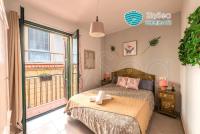 A bed or beds in a room at SkySea Holidays CITY CENTER SUITES