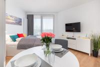 Televízia a/alebo spoločenská miestnosť v ubytovaní Apartments Mazowiecka by the Sea Pobierowo by Noclegi Renters