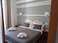 Posteľ alebo postele v izbe v ubytovaní Rome Travellers Hotel