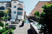 Bazén v ubytovaní Holiday Apartments Amarilis alebo v jeho blízkosti