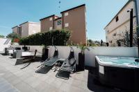 Bazén v ubytovaní Holiday Apartments Amarilis alebo v jeho blízkosti
