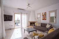 TV a/nebo společenská místnost v ubytování Eframia Dyo by Prestige Bookings