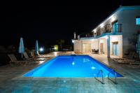 Bazén v ubytování Eframia Dyo by Prestige Bookings nebo v jeho okolí
