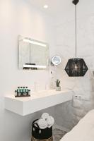 Kúpeľňa v ubytovaní Naxos Evilion Luxury Apartments & Suites