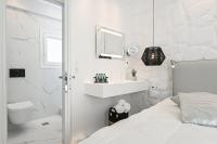 Kúpeľňa v ubytovaní Naxos Evilion Luxury Apartments & Suites