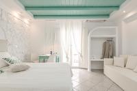 Posteľ alebo postele v izbe v ubytovaní Naxos Evilion Luxury Apartments & Suites