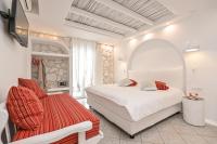 Posteľ alebo postele v izbe v ubytovaní Naxos Evilion Luxury Apartments & Suites