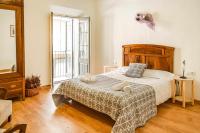 Posteľ alebo postele v izbe v ubytovaní Can Janot Casa con jardín cerca del lago