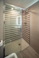 A bathroom at Sunflowers