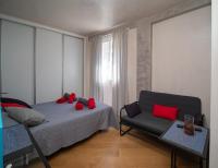 A bed or beds in a room at Sunflowers