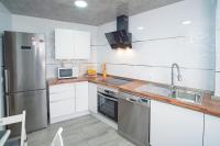 A kitchen or kitchenette at Sunflowers