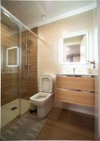 A bathroom at Sunflowers