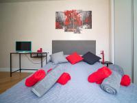 A bed or beds in a room at Sunflowers