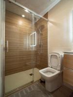 A bathroom at Sunflowers