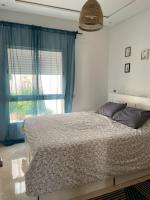 Appartement vue piscine bien équipé et bien ensoleillé - Housity