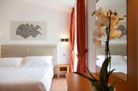 A bed or beds in a room at Hotel Villa Paradiso