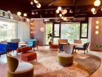 lyf Xi'an Dayanta by Ascott free gym & self-service free laundry roomにあるシーティングエリア