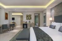 Centara Muscat Hotel Omanにあるベッド