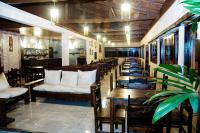 a restaurant with tables and couches in a room at Hotel Marina Clube de Pesca in Cananéia