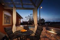 Bazén v ubytovaní Holiday home in Murine - Istrien 42601 alebo v jeho blízkosti