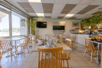Restoran atau tempat lain untuk makan di Logis H&ocirc;tel R&ecirc;ve de Sable