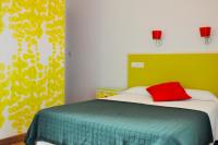 A bed or beds in a room at Balenax Pensión