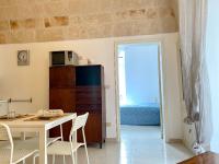 A television and/or entertainment centre at Chez Isabelle - Puglia Mia Apartments