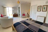 Postel nebo postele na pokoji v ubytování 3 bedroom penthouse close by Parque de la Paloma Benalmádena