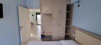 Postel nebo postele na pokoji v ubytování Sandy Cozy Apartments