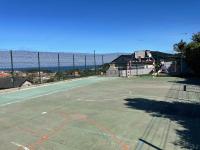 Tenis a/nebo squash v ubytování CHALET CON VISTAS AL MAR, PISCINA, PISTA FUTBOL...IDEAL PARA FAMILIAS CON NIÑOS nebo okolí