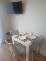 Televízia a/alebo spoločenská miestnosť v ubytovaní Przytulny apartament w sercu Karkonoszy