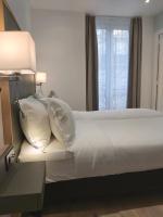 Cama ou camas em um quarto em Hotel B Square