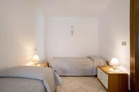 A bed or beds in a room at Stella del Garda 2 con terrazza