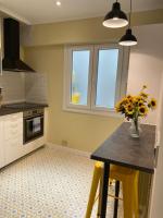 A kitchen or kitchenette at Xuloss Apartments 2
