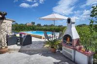 Bazén v ubytování Owl Booking Villa Teo - Rustic Stay nebo v jeho okolí