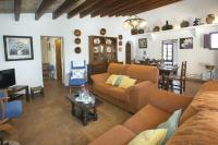 Posezení v ubytování Owl Booking Villa Teo - Rustic Stay