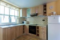 Kuchnia lub aneks kuchenny w obiekcie Apartments Lily