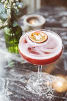 een drankje in een wijnglas op een tafel bij Burnham Beeches Hotel & Spa in Windsor