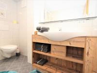 Kúpeľňa v ubytovaní Apartment Schweiberer-2 by Interhome