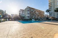 Bazén v ubytování Sun Coast Benalmádena -- Superb studio with 4 pools, gardens & breakfast nebo v jeho okolí