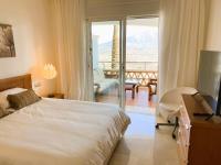 Postel nebo postele na pokoji v ubytování Beautiful luxurious 2 bedroom apartment with a breathtaking view at La Cala Golf