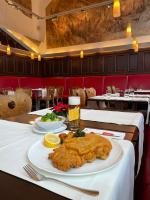 Φαγητό σε αυτό το ξενοδοχείο ή κάπου εκεί κοντά