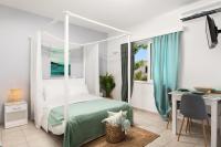 A bed or beds in a room at ''Meraviglia casa'' Irida apartment