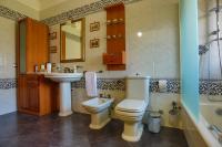 A bathroom at B&B CasaBuddace