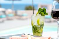 Nápoje v ubytování En Plo Boutique Suites