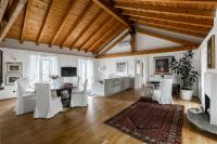 TV a/nebo společenská místnost v ubytování A Casa Nuccia Mansarda by Holiday Solutions