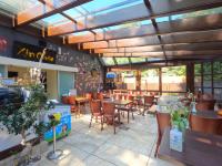 Patio nebo venkovní prostory v ubytování Hotel Diana