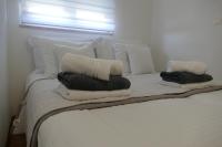 Posteľ alebo postele v izbe v ubytovaní Seafront City Apartment Ana Trogir