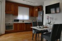 Kuchyňa alebo kuchynka v ubytovaní Seafront City Apartment Ana Trogir